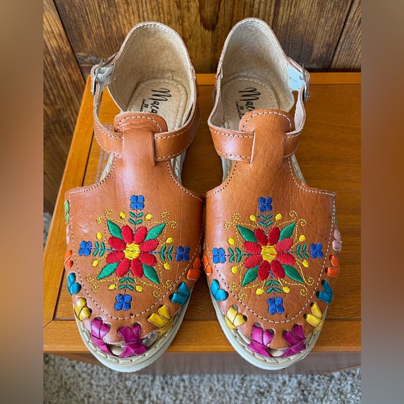 NEVER WORN Macarena Collection Huaraches - Picture 1 of 6